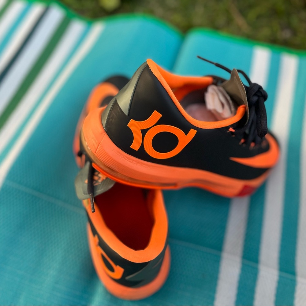 Nike Black and Orange Sneakers Low-Top